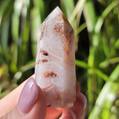 Amber Agate Point: Warmth and Balance in Radiant Hues