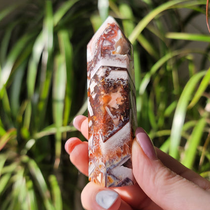 Amber Agate Point: Warmth and Balance in Radiant Hues