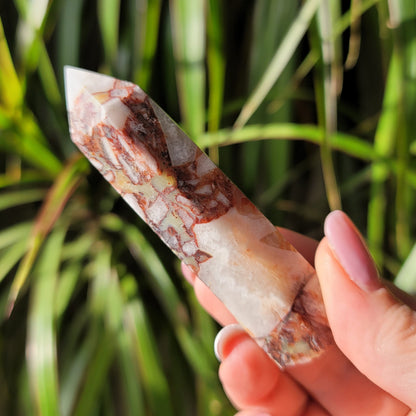 Amber Agate Point: Warmth and Balance in Radiant Hues