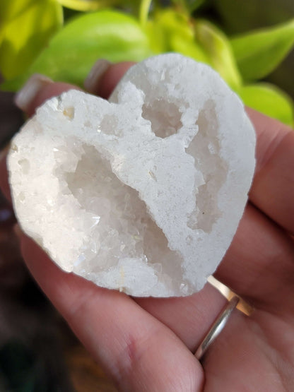 Morocco Druzy Heart: Radiant Elegance and Inner Harmony