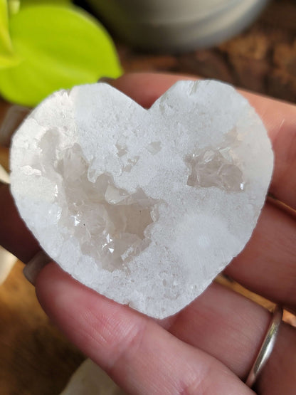 Morocco Druzy Heart: Radiant Elegance and Inner Harmony