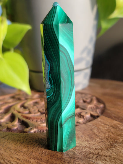 Chrysocolla Malachite Point: Harmonious Blend of Tranquility and Transformation