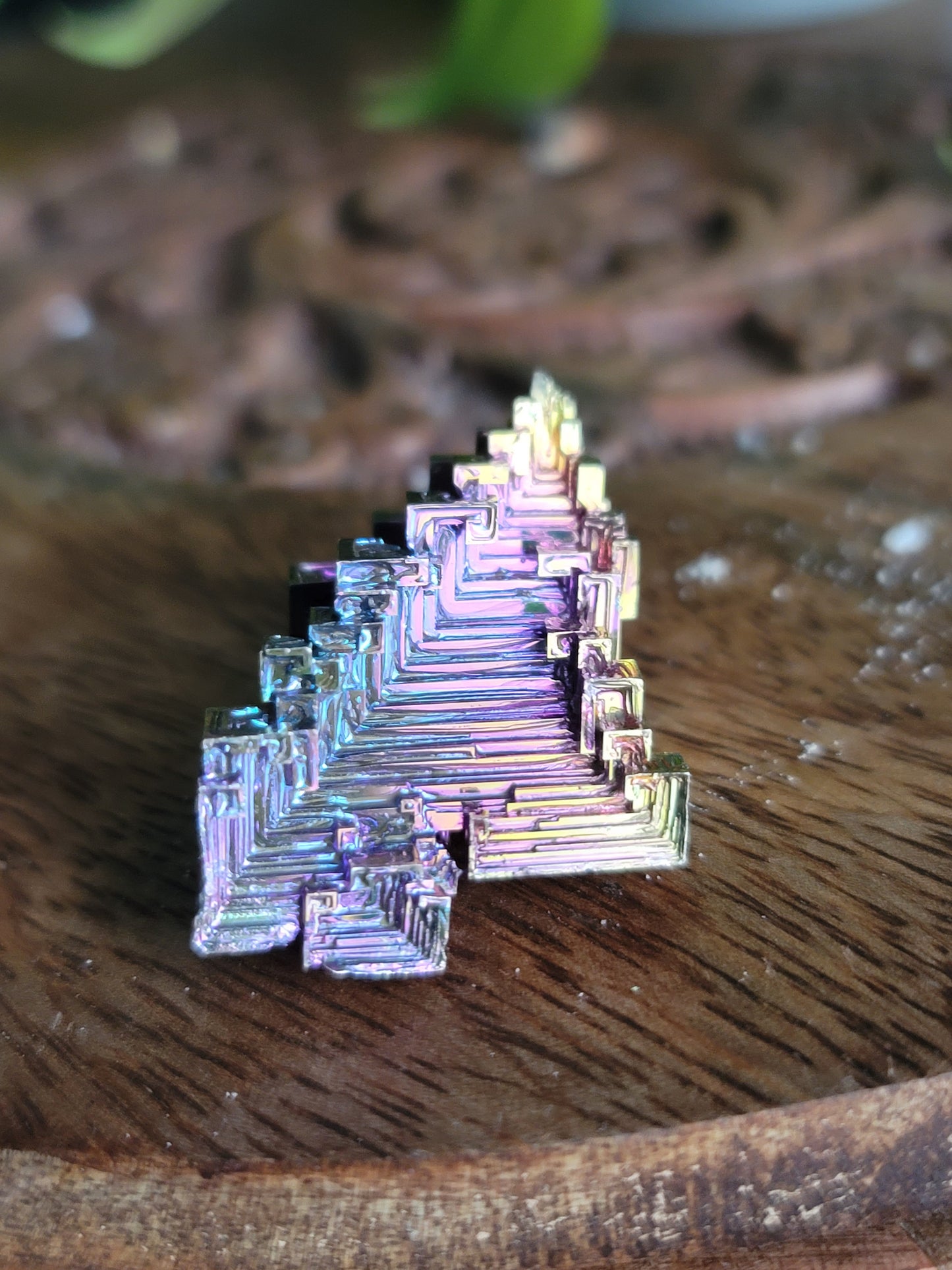 Bismuth: A Vibrant Display of Natural Beauty