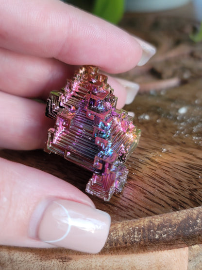 Bismuth: A Vibrant Display of Natural Beauty