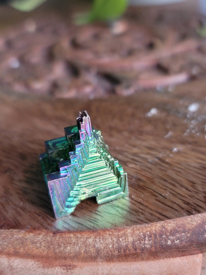 Bismuth: A Vibrant Display of Natural Beauty