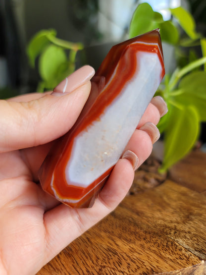Carnelian Point: Fiery Vitality and Creative Passion