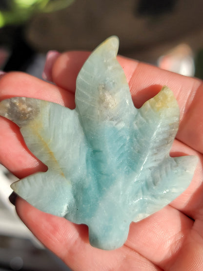 Crystal Leaf Carving: Nature's Elegance and Healing Energy