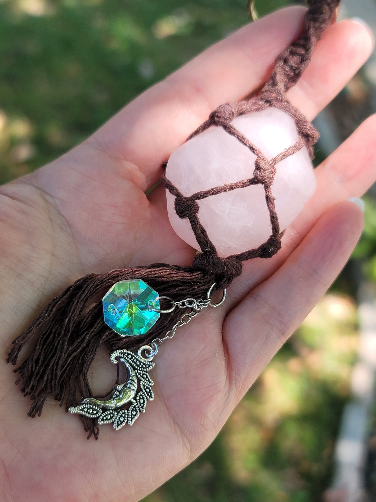 Create Your Own Crystal Keychain with Charms: Handmade Elegance and Positive Energy