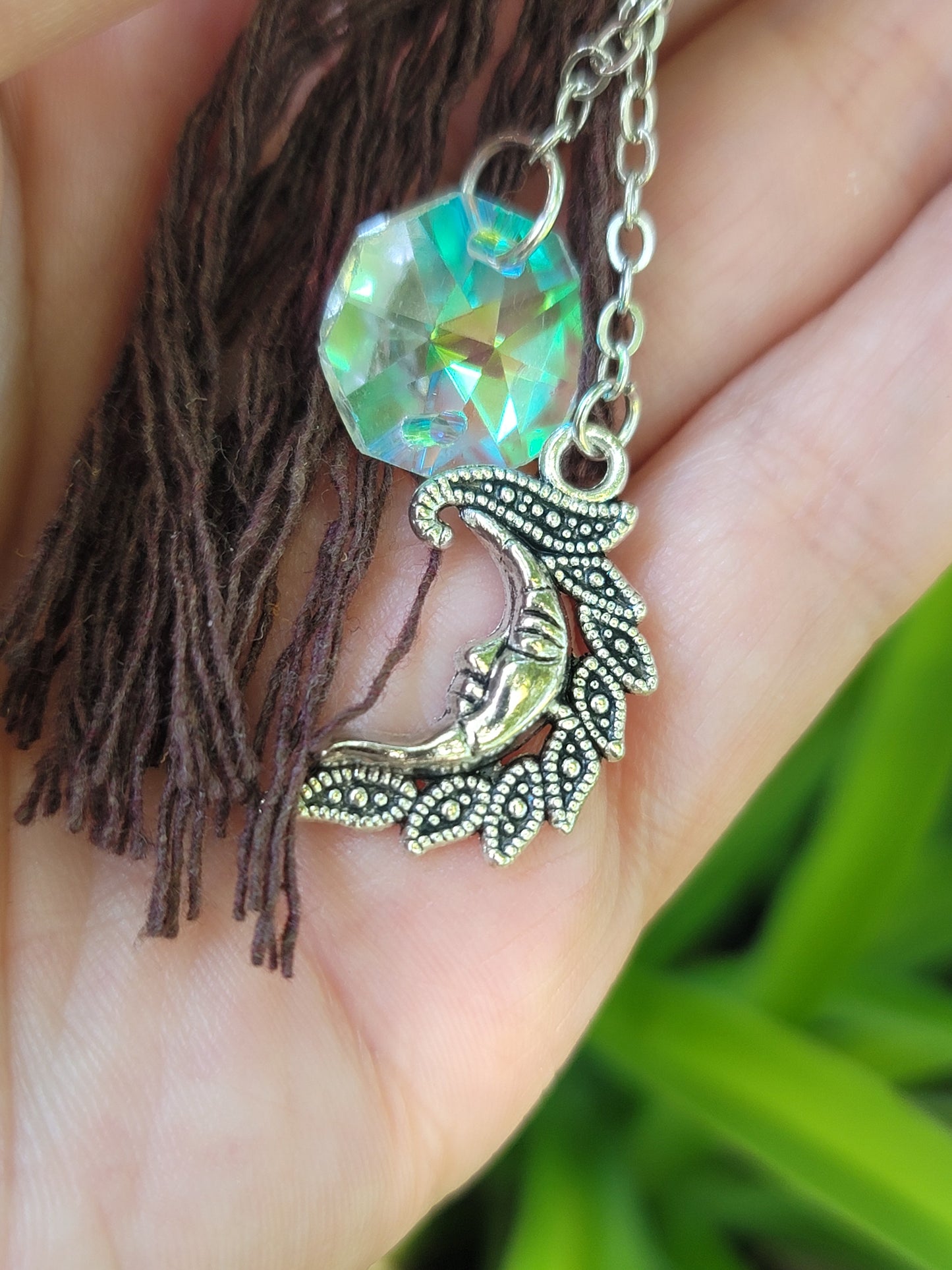 Create Your Own Crystal Keychain with Charms: Handmade Elegance and Positive Energy
