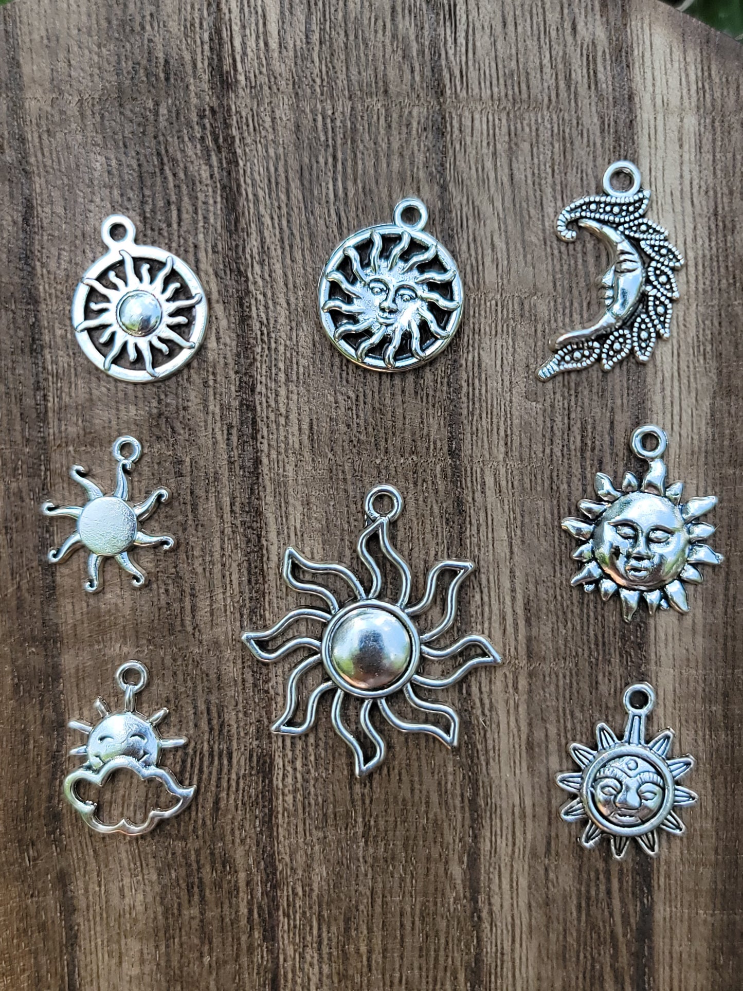 Create Your Own Crystal Keychain with Charms: Handmade Elegance and Positive Energy