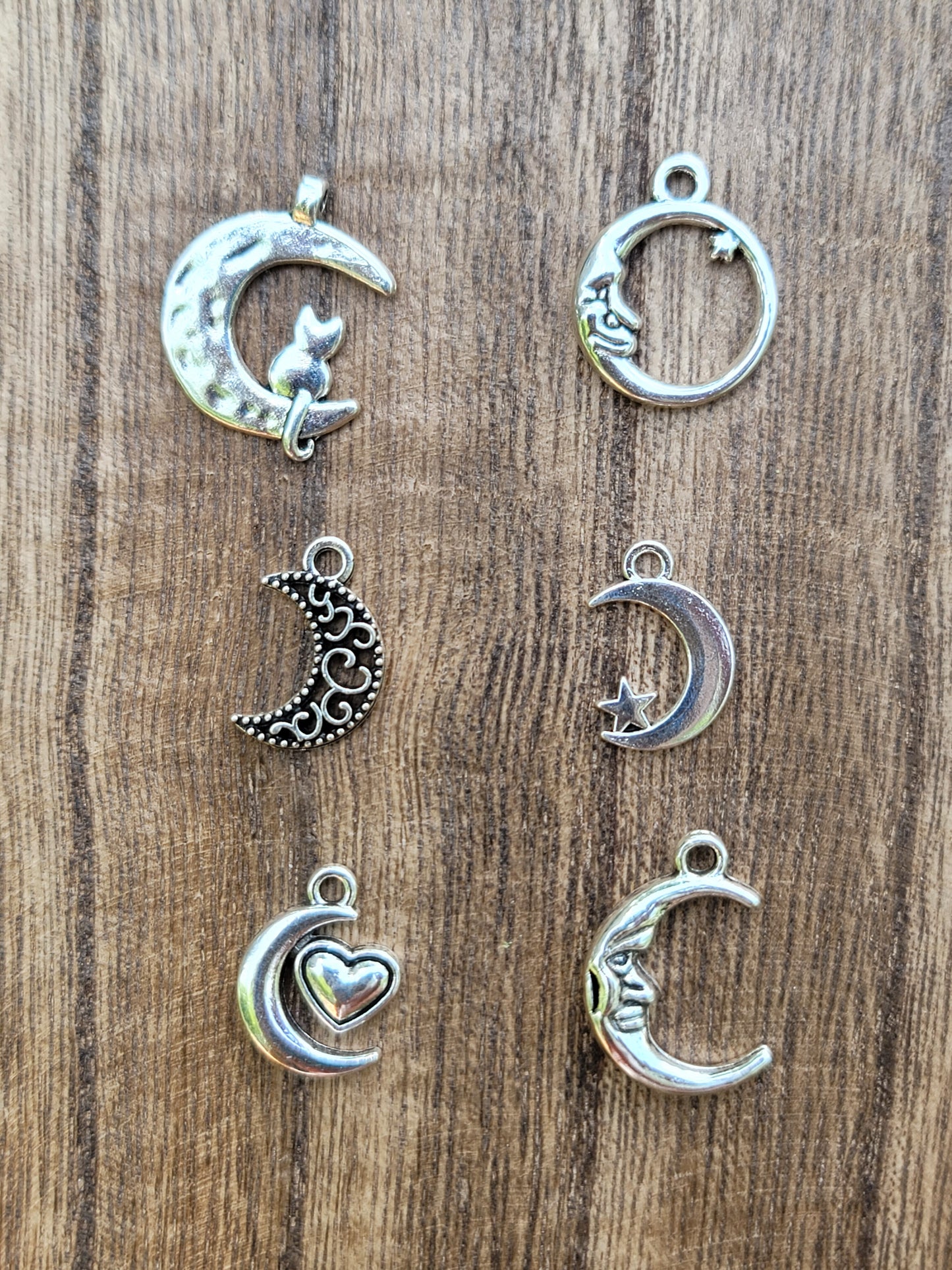 Create Your Own Crystal Keychain with Charms: Handmade Elegance and Positive Energy