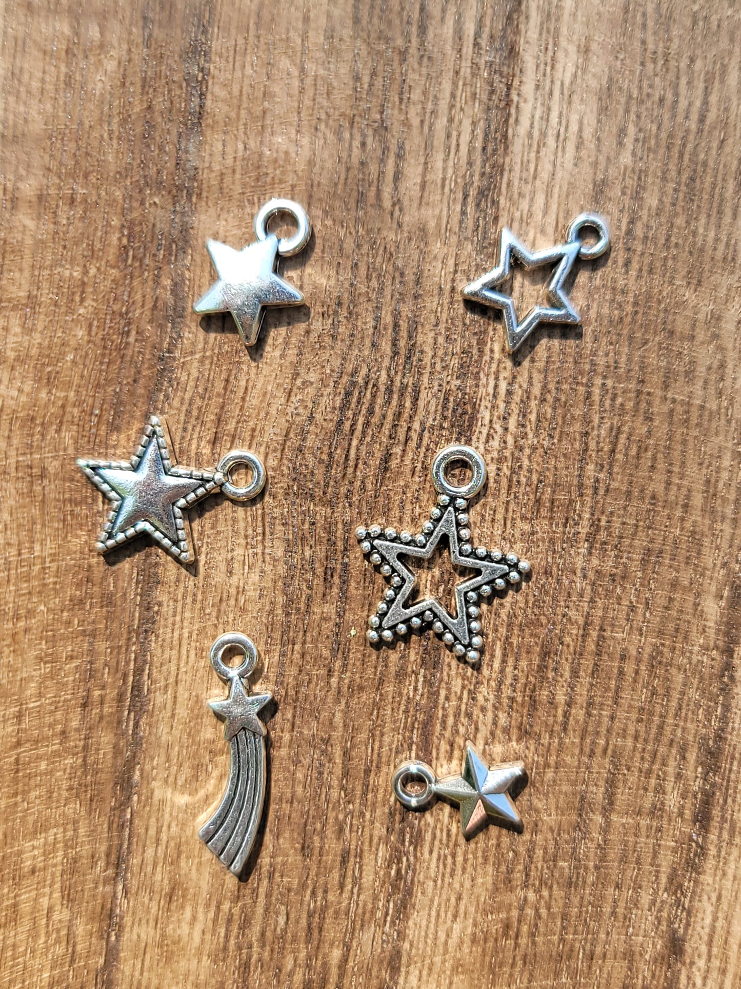 Create Your Own Crystal Keychain with Charms: Handmade Elegance and Positive Energy