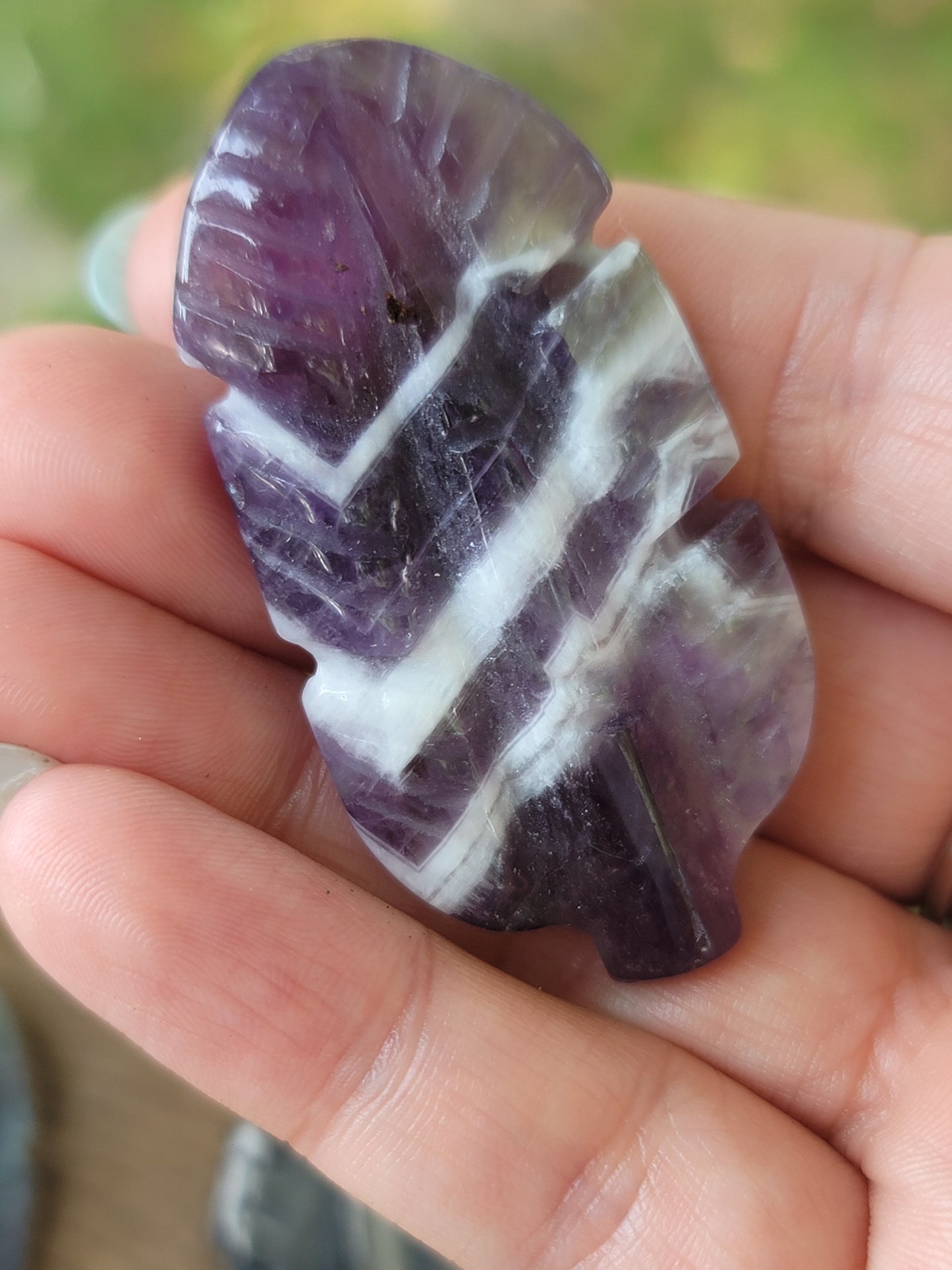 Mini Feather Carvings: Delicate Symbols of Freedom and Hope