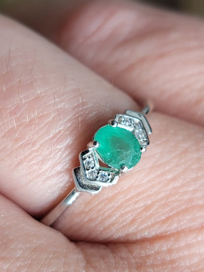 Silver Emerald Ring: A Touch of Timeless Elegance