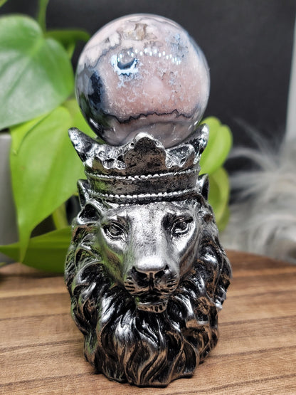 Lion Crystal Holder: Bold Strength and Regal Elegance