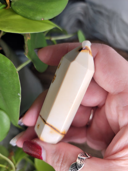 Mookaite Point: Grounding Energy for Bold Adventures