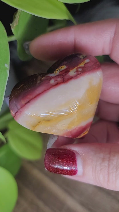Mookaite Heart – Strength, Confidence & Grounding