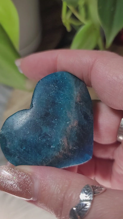 Blue Apatite Heart – Intuition, Focus & Purpose-Driven Energy