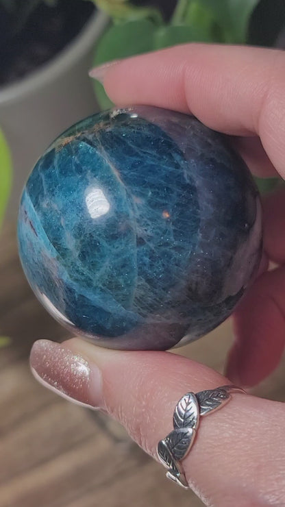 Blue Apatite Sphere – Clarity, Motivation & Visionary Energy