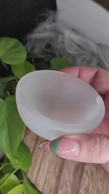 Selenite Bowl – Cleansing, Charging & Pure Energy