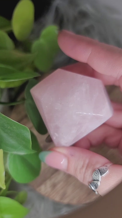 Diamond Crystal Carving – Clarity, Direction & Heart-Led Power