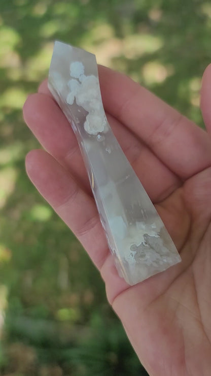 Flower Agate Venus Tower – Feminine Energy & Self-Growth Crystal