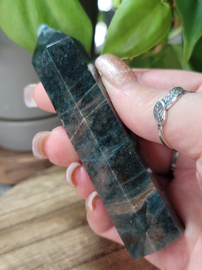 Blue Apatite Tower – Focus, Alignment & Manifestation Power