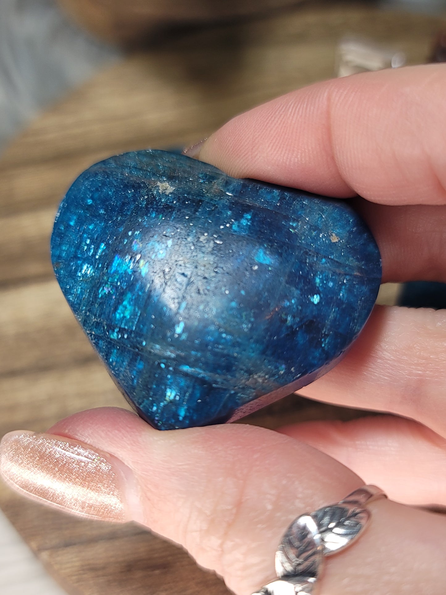 Blue Apatite Heart – Intuition, Focus & Purpose-Driven Energy